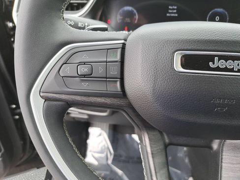 Certified 2023 Jeep Grand Cherokee L Limited w/ Luxury Tech Group II AWD/4WD image 19