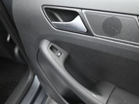 Used 2014 Volkswagen Jetta SE FWD image 26