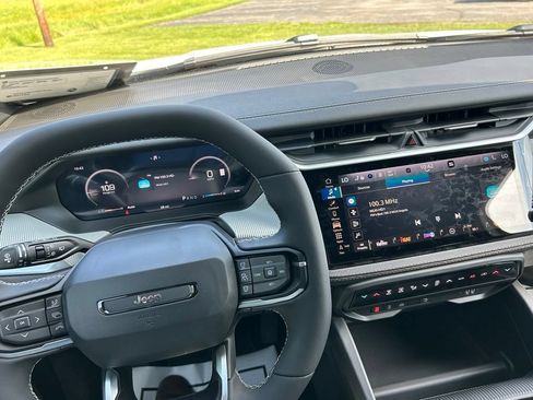 New 2026 Jeep Cherokee Limited AWD/4WD image 18