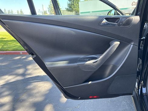 Used 2006 Volkswagen Passat Value Edition image 27