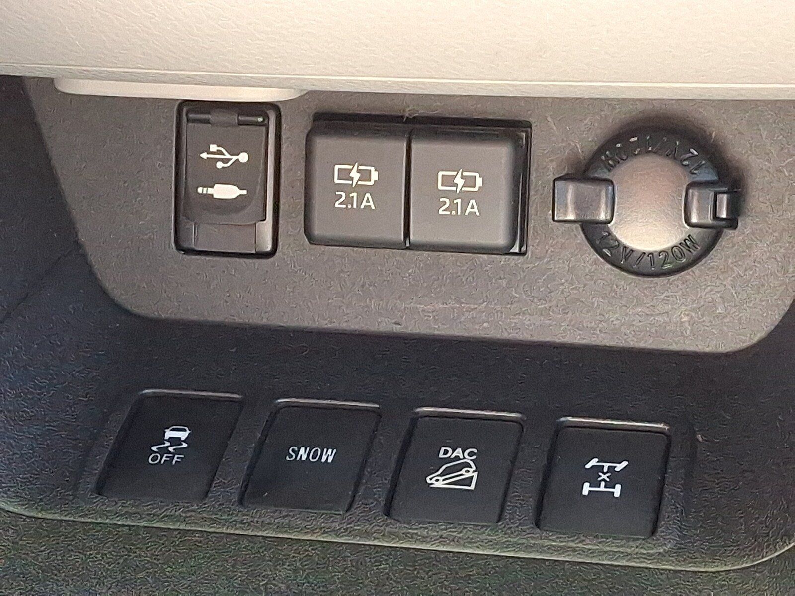 Used 2019 Toyota Highlander XLE AWD/4WD image 25