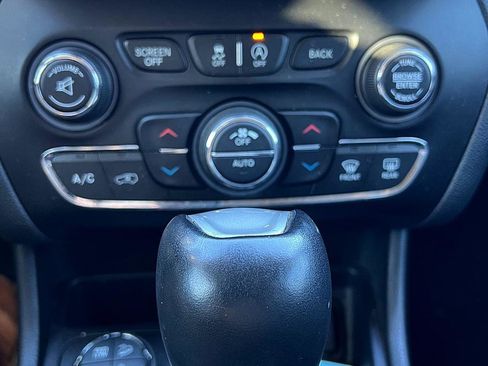 Used 2015 Jeep Cherokee Trailhawk w/ Comfort/Convenience Group image 21