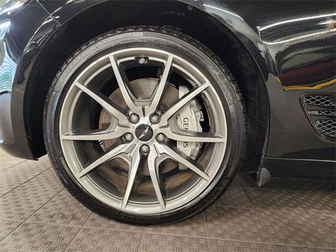 Used 2025 Genesis G70 2.5T image 11