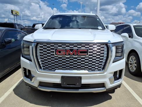 Used 2022 GMC Yukon XL Denali RWD image 3