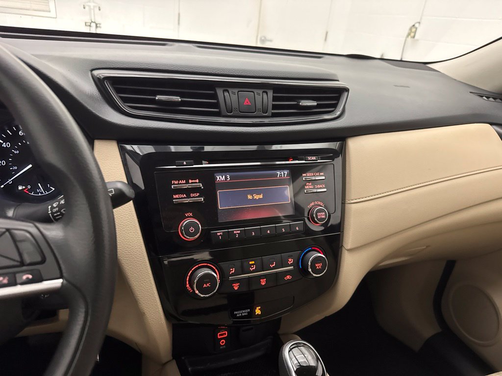 Used 2017 Nissan Rogue S FWD image 13