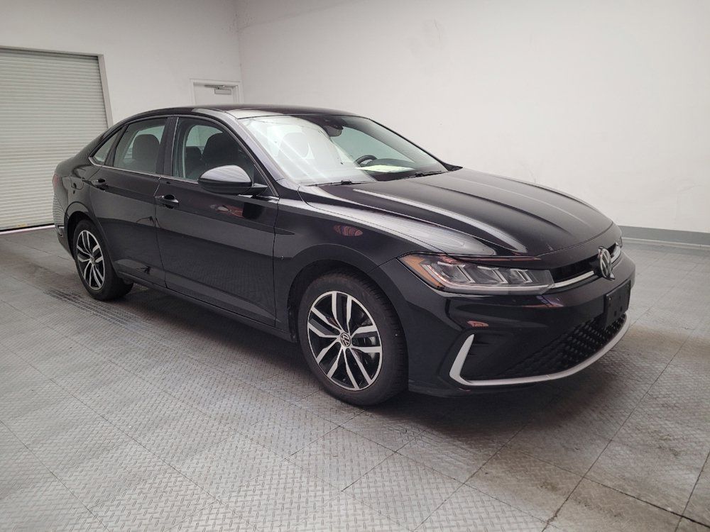 Used 2025 Volkswagen Jetta SE FWD image 13