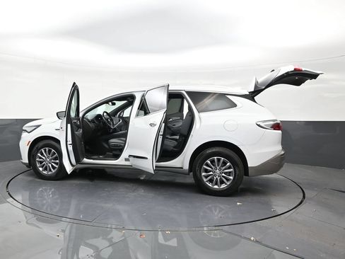Used 2023 Buick Enclave Essence FWD image 31