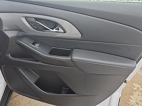 Used 2023 Chevrolet Traverse LT w/ Rear Camera Mirror Package image 29