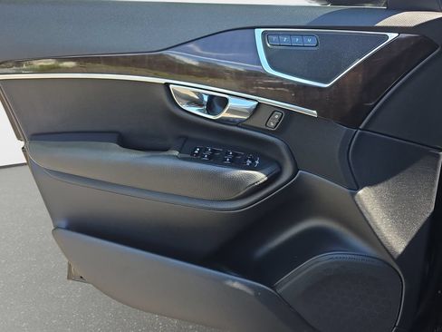 Used 2016 Volvo XC90 T6 Momentum w/ Momentum Plus Package AWD/4WD image 30