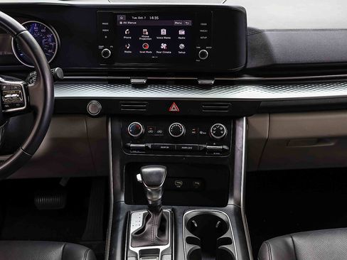 Certified 2023 Kia Carnival LX image 11