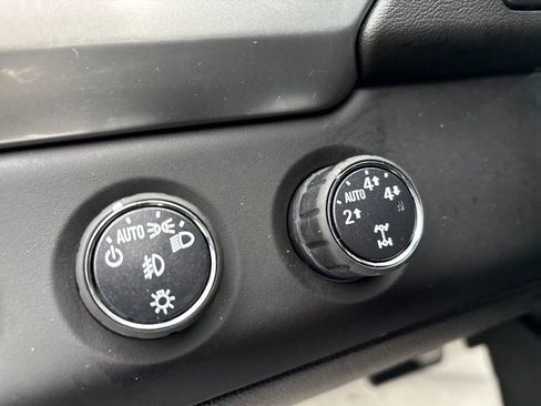 Used 2016 Chevrolet Suburban LT image 16