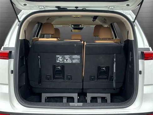 Used 2024 Kia Carnival LX image 26