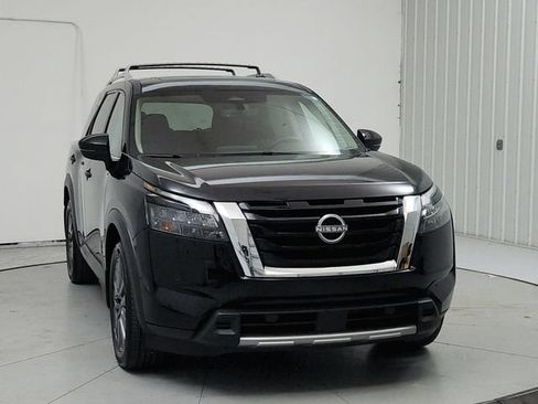 Used 2025 Nissan Pathfinder SL w/ SL Premium Package FWD image 2