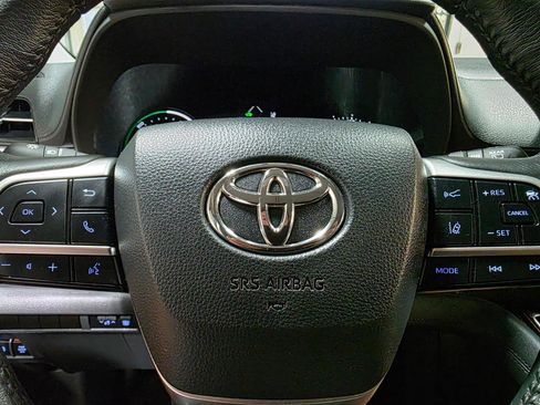 Used 2024 Toyota Sienna XLE FWD image 29