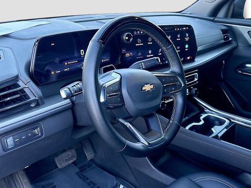 Used 2025 Chevrolet Traverse LT w/ Enhanced Driving Package AWD/4WD image 9