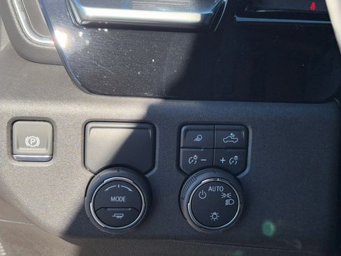 Used 2025 Chevrolet Silverado 1500 LT w/ Safety Package image 28