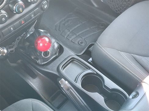 Used 2017 Jeep Wrangler Rubicon w/ Power Convenience Group image 13