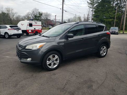 Used 2016 Ford Escape SE w/ Equipment Group 201A FWD image 3