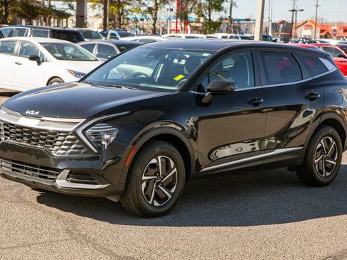 Used 2024 Kia Sportage LX image 9