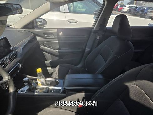 Used 2023 Nissan Altima 2.5 SV AWD/4WD image 3