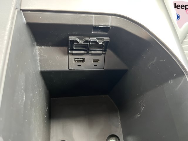 Used 2024 Toyota Camry SE FWD image 23