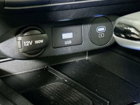 Used 2025 Hyundai Elantra SEL FWD image 30