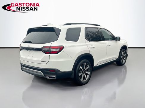 Used 2024 Honda Pilot Touring image 9