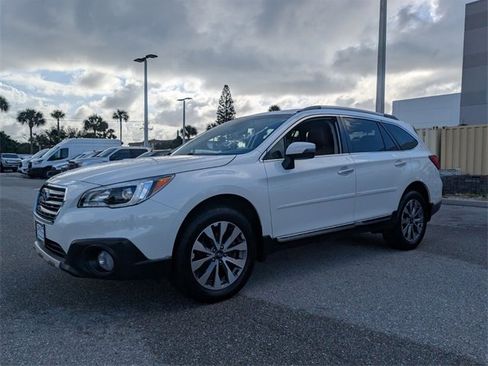Used 2017 Subaru Outback 3.6R Touring image 3