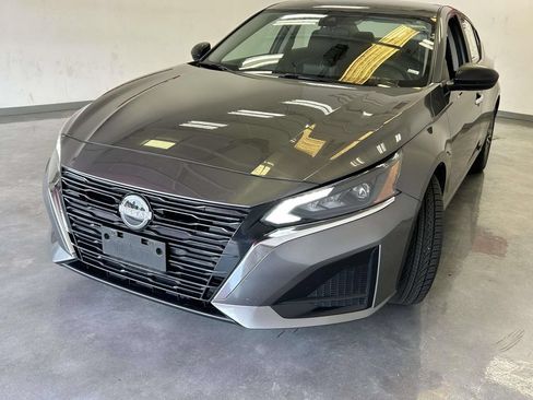 Used 2025 Nissan Altima 2.5 SV FWD image 7