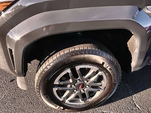 Used 2025 Toyota Tacoma TRD Sport AWD/4WD image 18