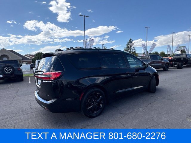 Used 2025 Chrysler Pacifica Limited FWD image 7