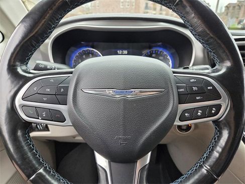 Used 2021 Chrysler Pacifica Touring-L image 23