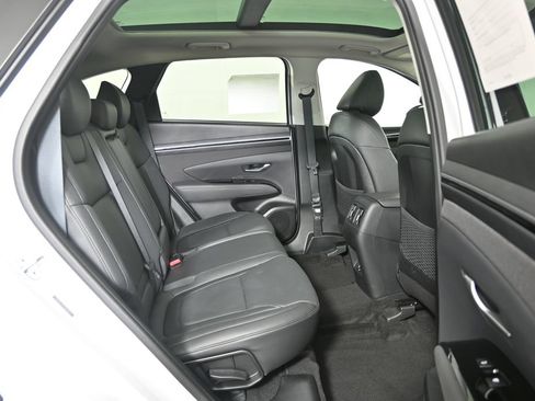 Used 2022 Hyundai Tucson Limited AWD/4WD image 16