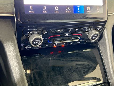 Used 2022 Jeep Grand Cherokee Overland image 16