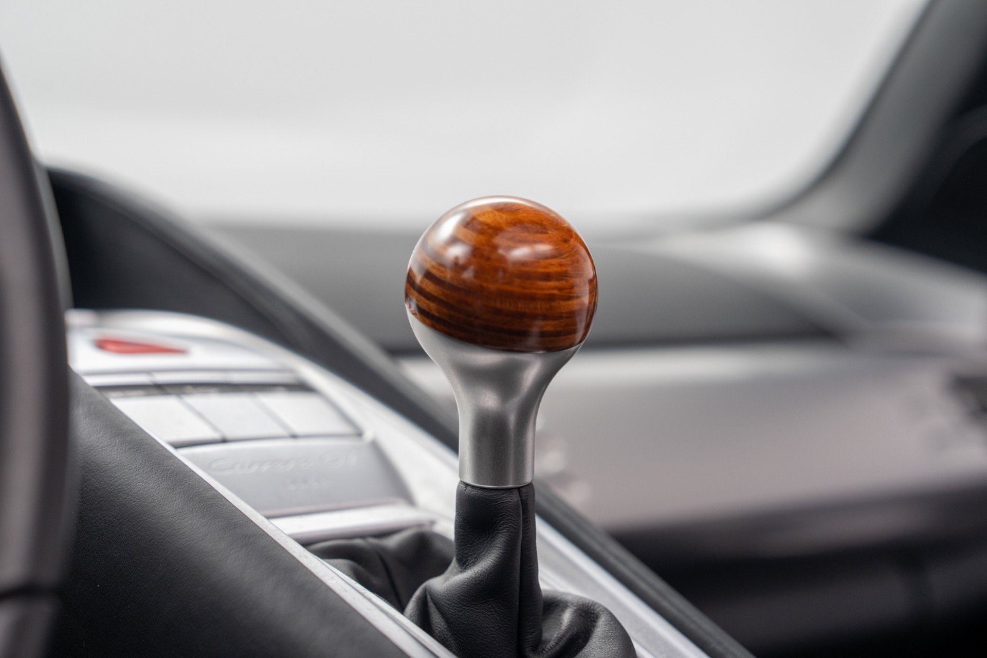 Used 2004 Porsche Carrera GT RWD image 29
