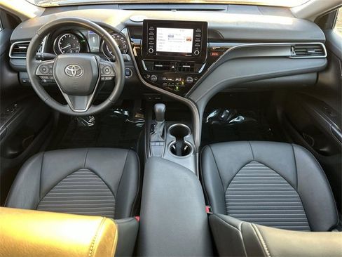 Used 2022 Toyota Camry SE image 18