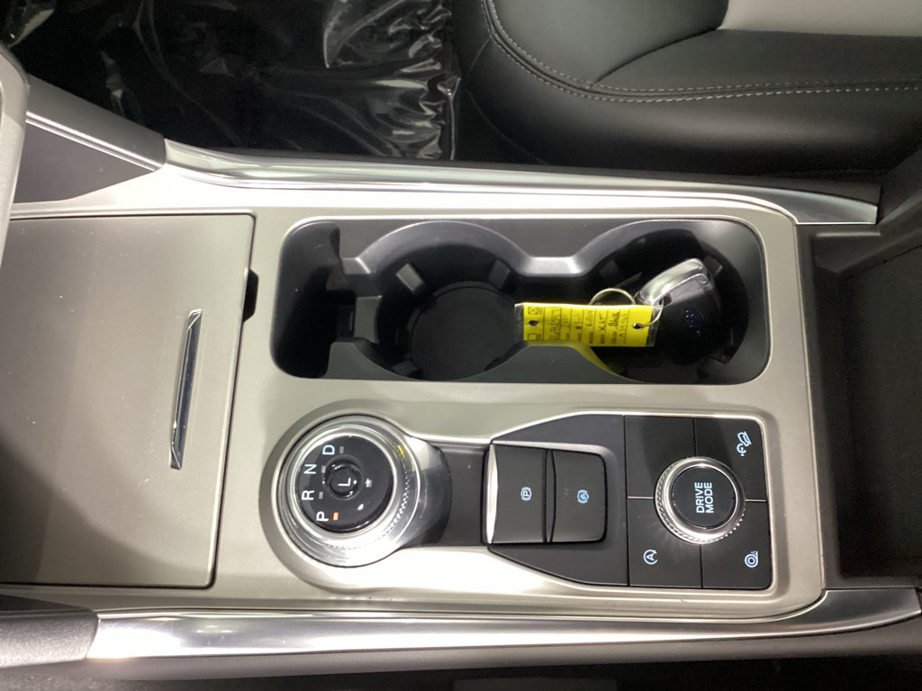 Used 2024 Ford Explorer XLT w/ Equipment Group 202A AWD/4WD image 25