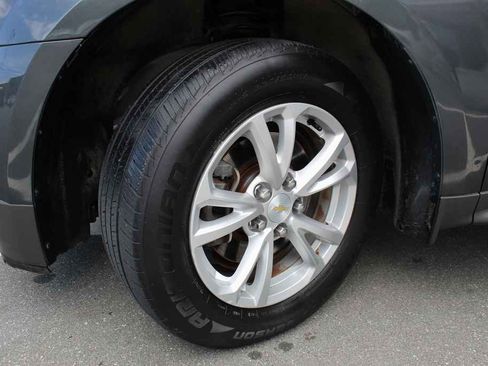 Used 2017 Chevrolet Equinox LT FWD image 32
