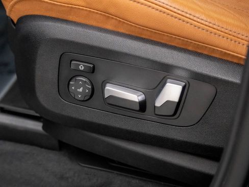 Used 2022 BMW X7 xDrive40i w/ M Sport Package image 13