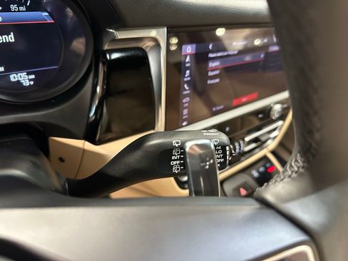 Used 2025 Porsche Macan image 22