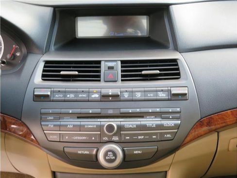 Used 2011 Honda Accord EX-L image 7