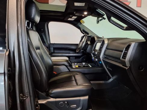 Used 2019 Ford Expedition XLT w/ Equipment Group 202A AWD/4WD image 12
