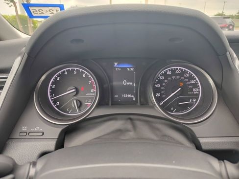 Used 2024 Toyota Camry SE FWD image 4