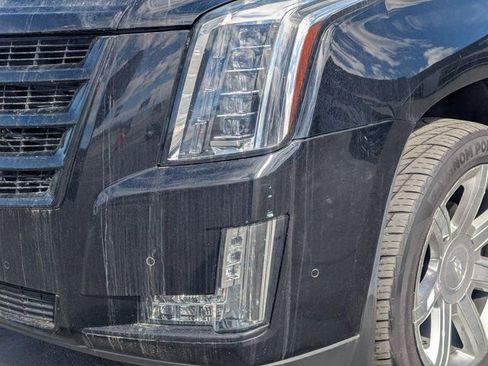 Used 2018 Cadillac Escalade ESV Premium Luxury image 11