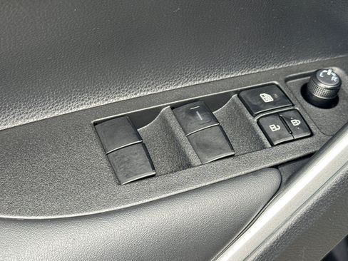 Used 2026 Toyota Corolla Cross LE FWD image 13