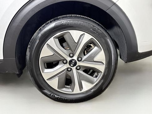 Used 2021 Kia Niro EX Premium FWD image 30