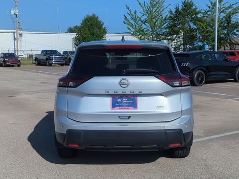 Used 2024 Nissan Rogue S AWD/4WD image 7