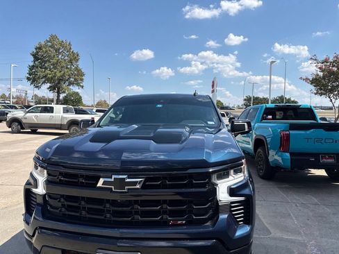 Used 2022 Chevrolet Silverado 1500 LT Trail Boss w/ LT Trail Boss Premium Package AWD/4WD image 2