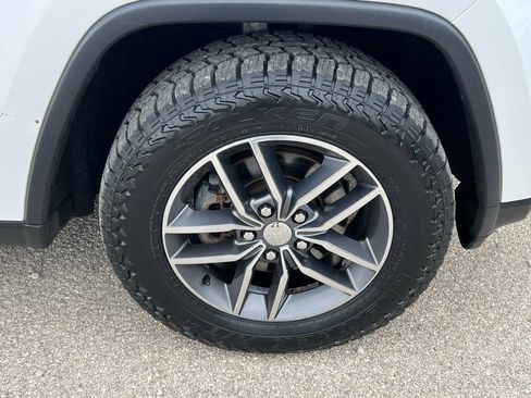 Used 2017 Jeep Grand Cherokee Limited image 10