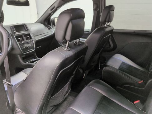 Certified 2018 Dodge Grand Caravan SXT w/ Driver Convenience Group image 19